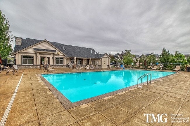 Building Photo - Spacious 4 BD Home with Private Backyard &...