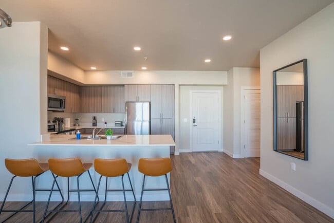 Building Photo - 1890 S Country Club Way