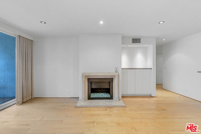 Building Photo - 8535 W Knl Dr