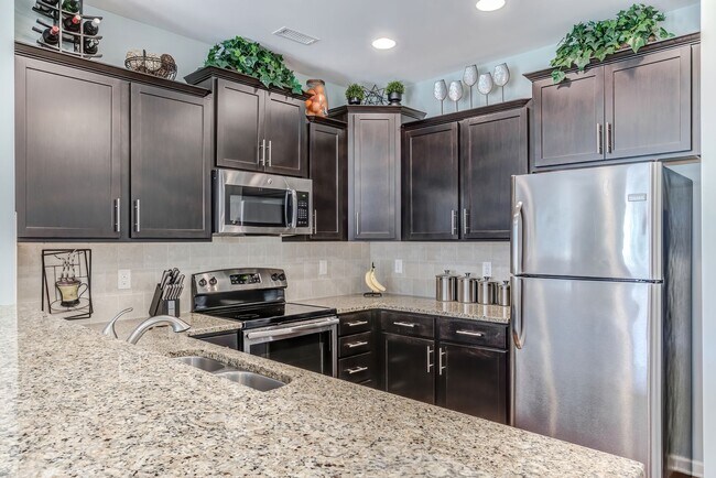 Building Photo - Luxury Townhome for rent!