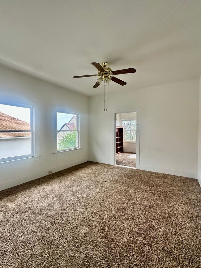 Building Photo - 6bedroom house full of charm steps from UC Berkeley!