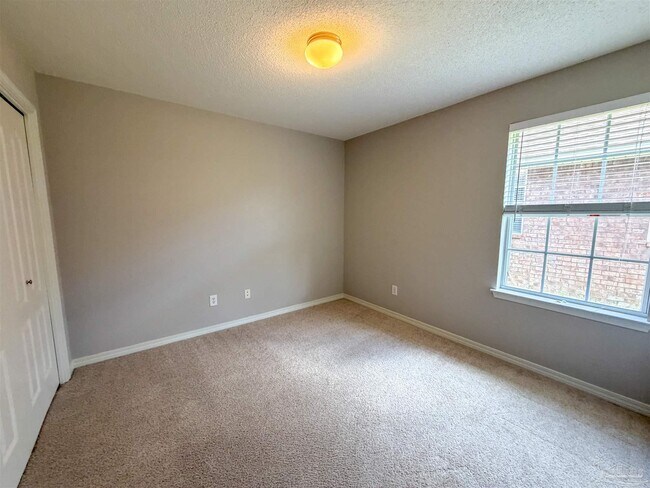 Building Photo - 697 Mozingo Ln