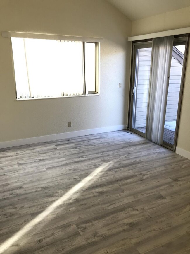 Building Photo - 553 E 200 N