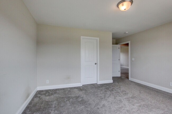 Building Photo - 230 Cotoneaster Ln
