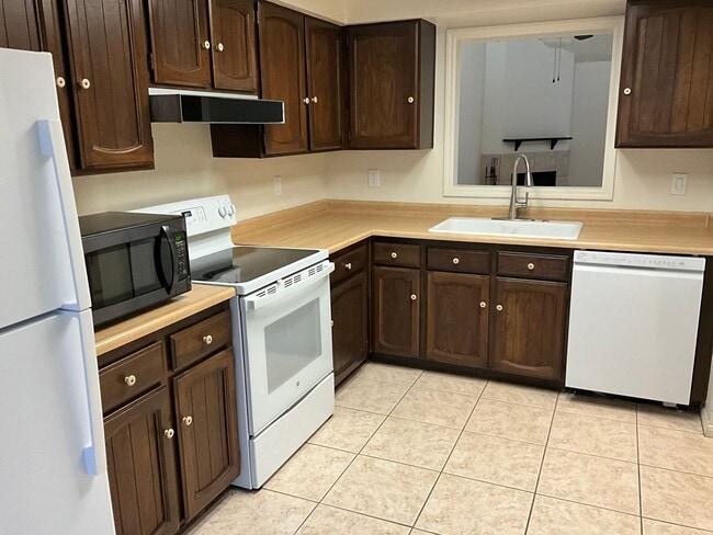 Building Photo - Great 3 bedroom 2 bath very close to Arcadia