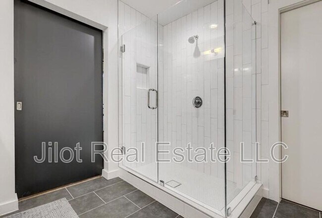 Building Photo - 260 18th St NW