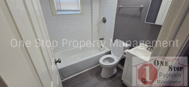 Building Photo - Spacious 2-Bedroom, 2-Bath In Kansas City!!