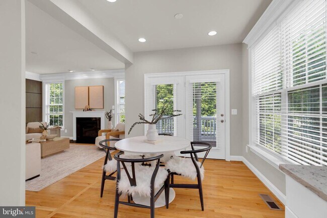 Building Photo - 42706 Chisholm Dr