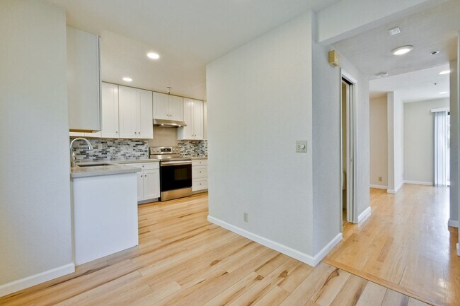 Building Photo - Condo Near Cupertino High | Updated Kitche...