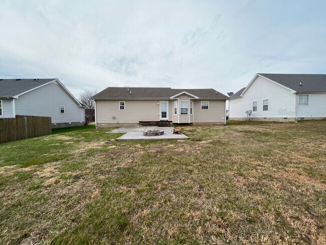 Building Photo - Super Cute Ranch Home with Easy Access to I24