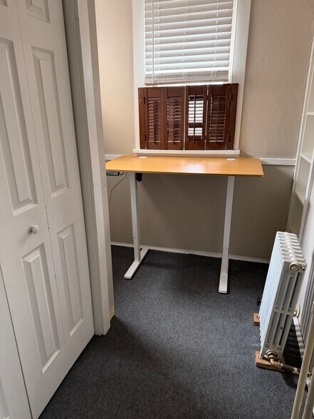 Building Photo - 412 Hillview Plz