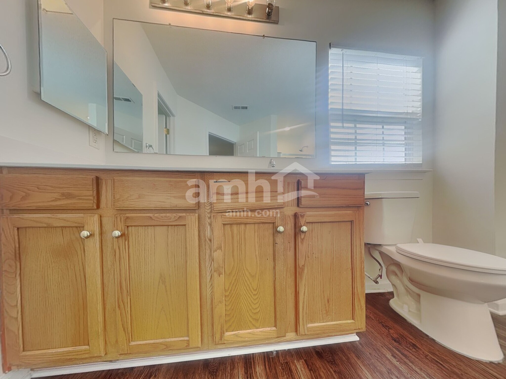 Building Photo - 1065 Meadowbrook Ln SW