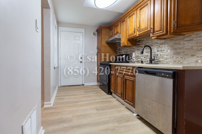 Building Photo - Beautifully Renovated 3 Bed/1 Bath Home in Fairview!