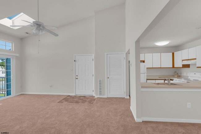 Building Photo - 303 Heather Croft