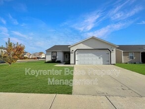 Building Photo - 770 S Ahsahka Way