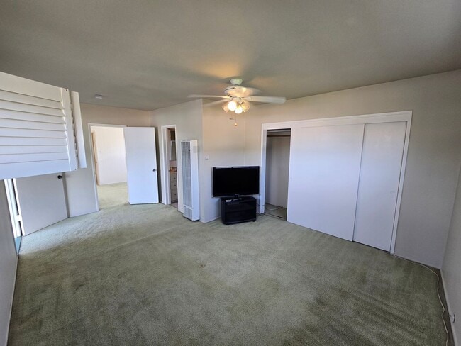 Building Photo - Classic 3 Bed, 2 Bath Home on Large Lot