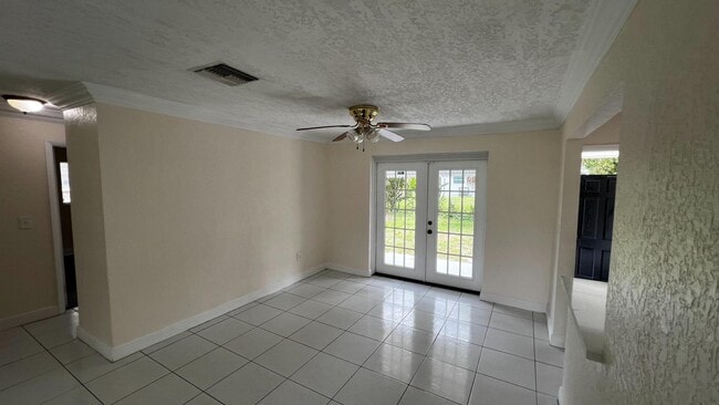 Building Photo - 2748 SW 8th St