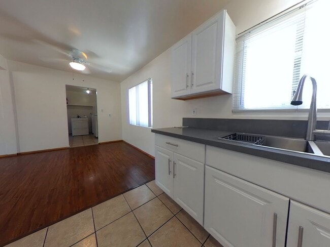 Building Photo - 7 Bedroom 4 Bath Home a hop and a skip to campus- SUPER CLOSE TO CAMPUS!