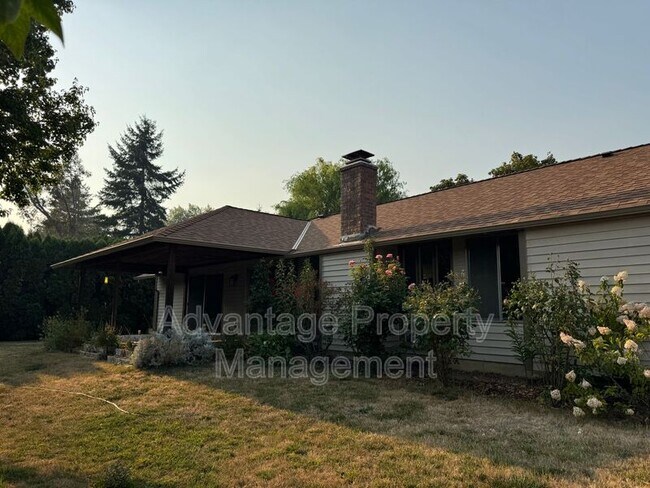 Building Photo - 1440 NW Meadowgreen Pl