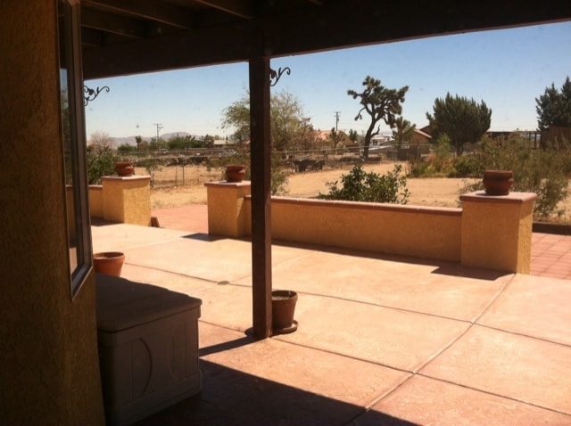 Building Photo - 3 BEDROOM VICTORVILLE HOME ON SPACIOUS LOT IN VICTORVILLE