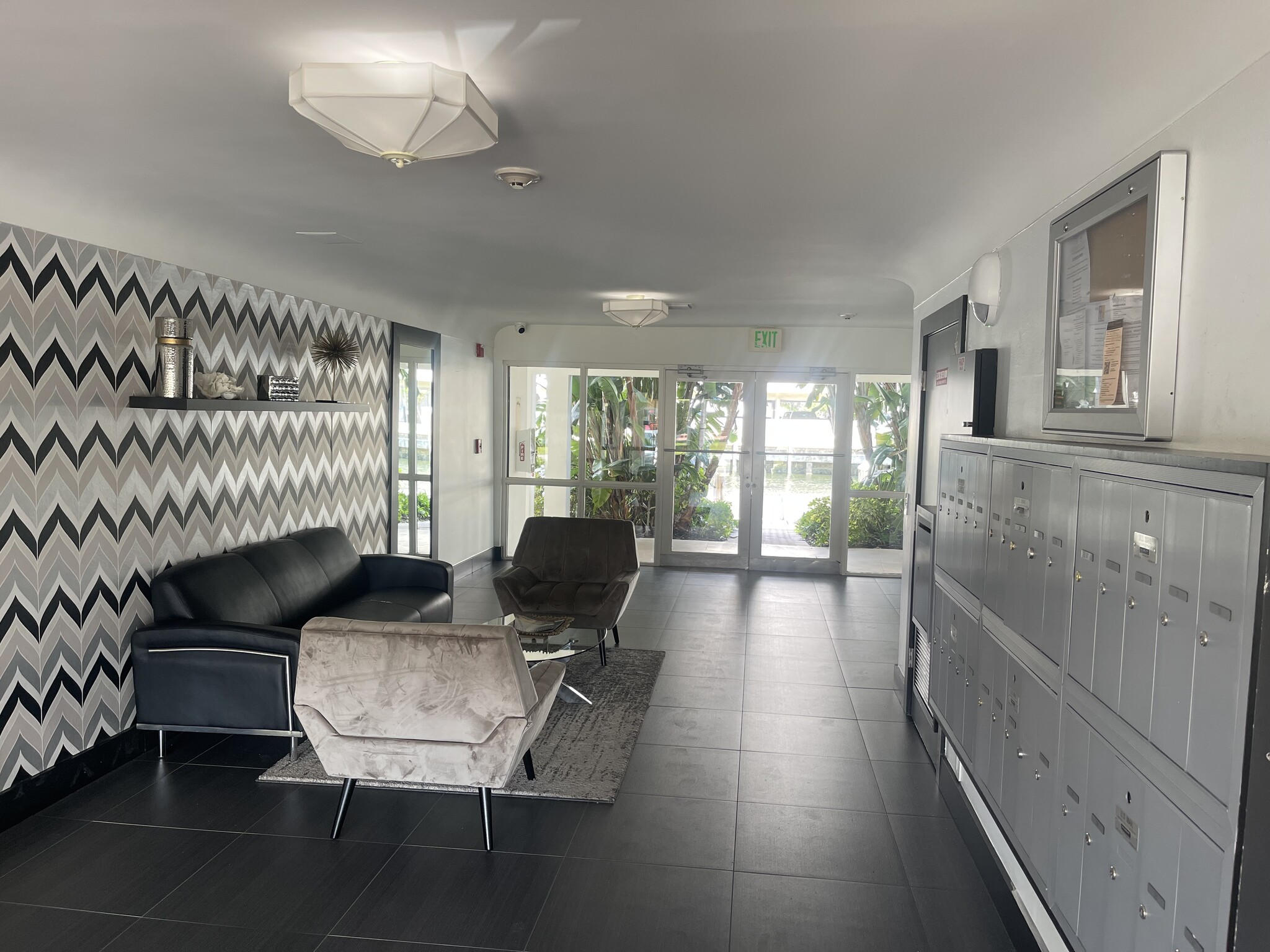 Building Photo - 2881 NE 32nd St