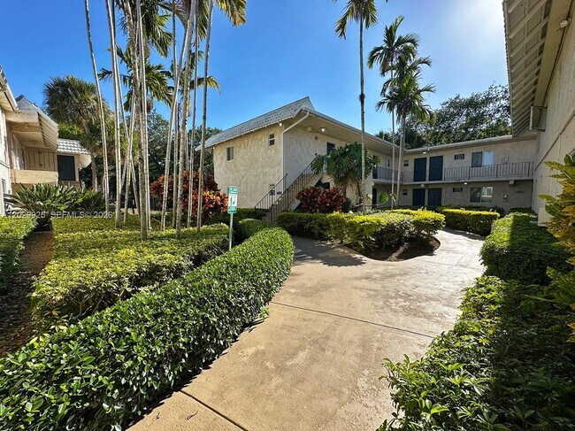 Building Photo - 8601 SW 68th Ct