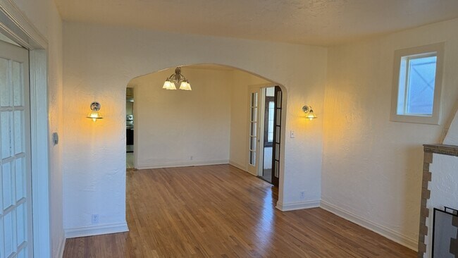 Building Photo - 1447 S Broadway