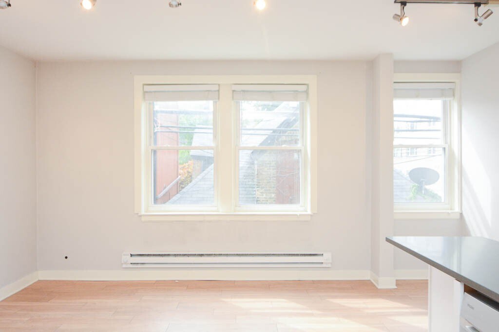 Building Photo - 511 W Belmont Ave