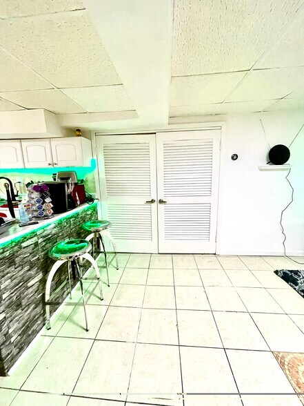 Laundry hookups - 188 Palisade Ave