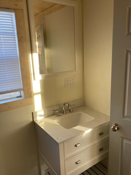 Single vanity - 7778 FM 3025