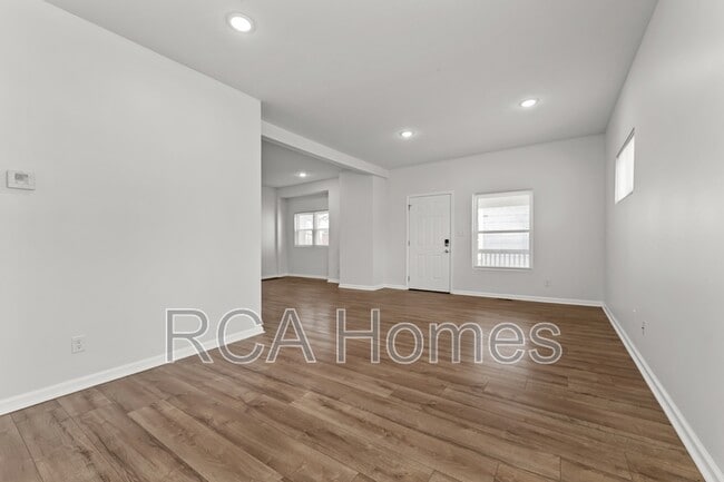 Building Photo - 603 N Sherman Dr