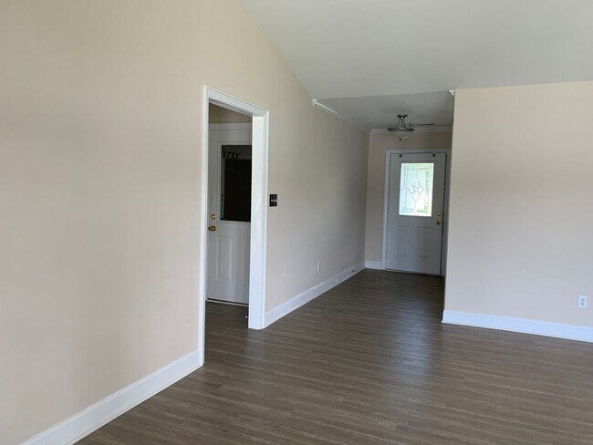 Building Photo - Beautiful Home on Lake Clermont