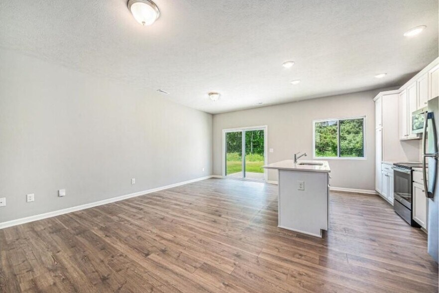 Building Photo - 4633 Glen Haven Dr