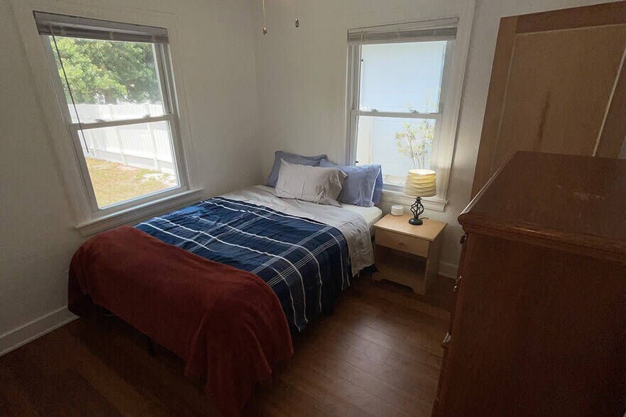 Building Photo - 4520 Burlington Ave N