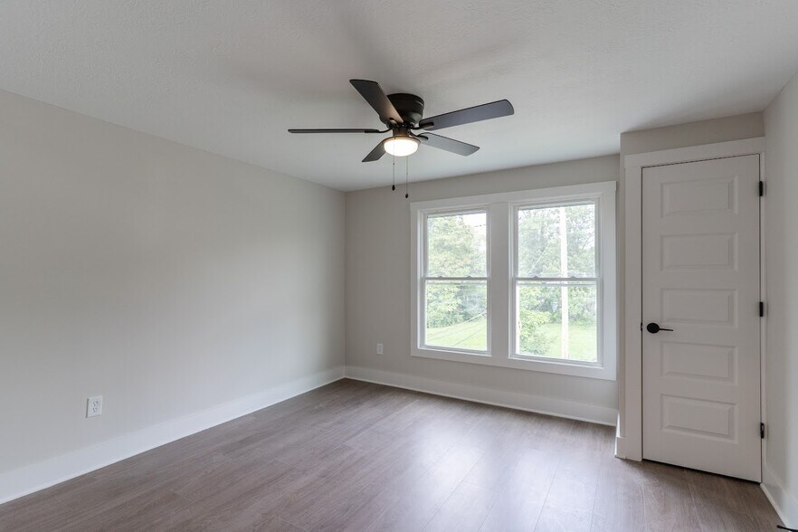 Building Photo - 1464 E 123rd St