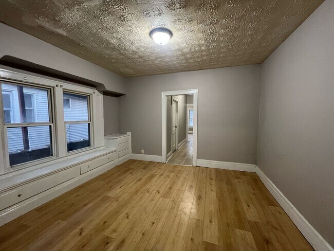 Building Photo - 3362 E 145th St