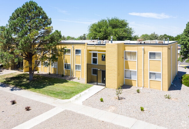 Building Photo - Tesota Four Hills South