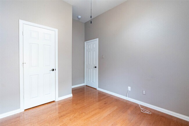 Building Photo - 935 Panther Ln