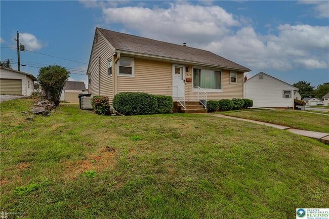 Building Photo - 1557 Greenview Dr