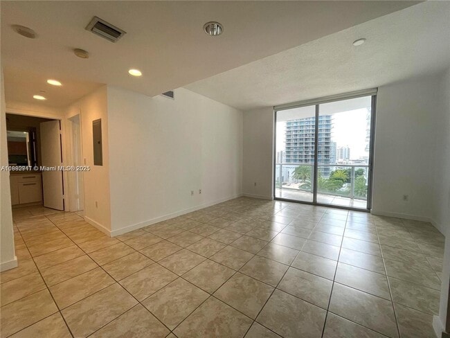 Building Photo - 1060 Brickell Ave