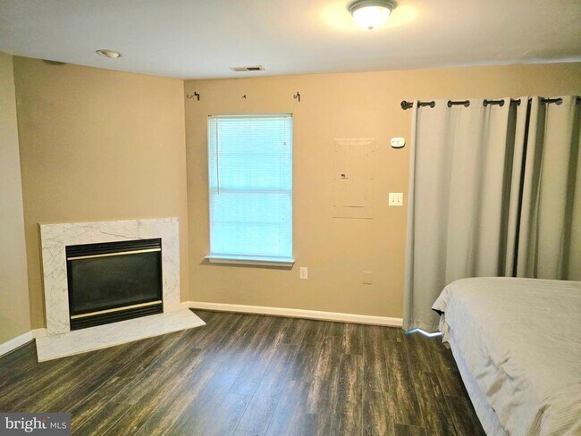 Building Photo - 3516 Community Dr