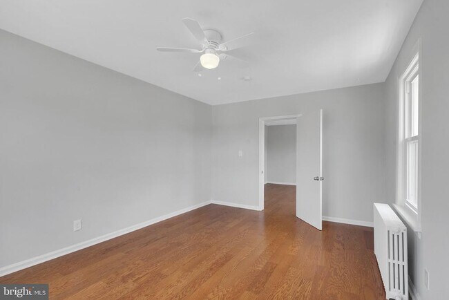 Building Photo - 121 E Browning Rd