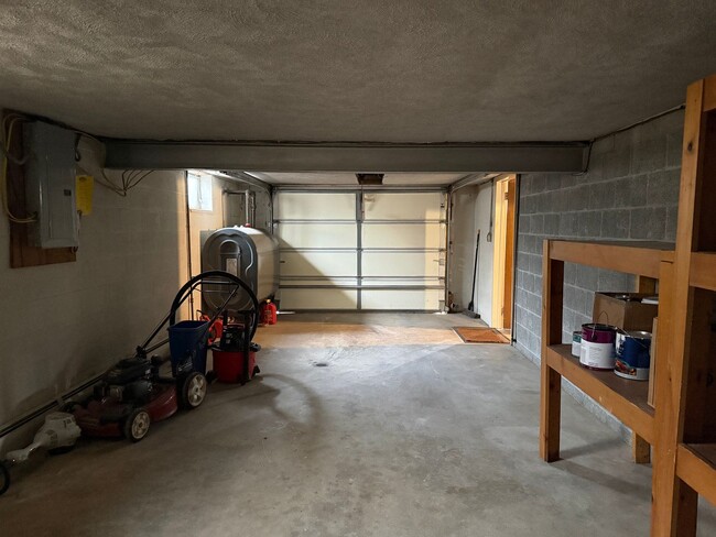 Building Photo - Charming 2 Bedroom Home in Prime Lititz Location - Attached Garage & Large Unfinished Basement