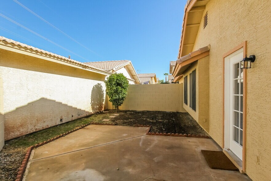 Building Photo - 1144 E Liberty Shores Dr