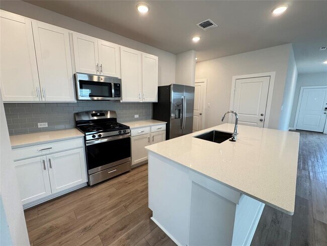 Building Photo - 112 Corn Ln