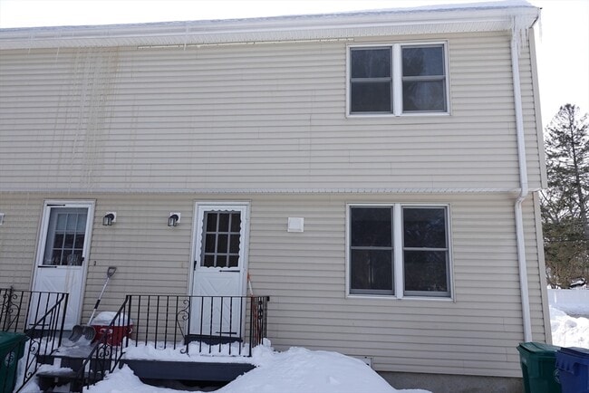 Building Photo - 6 Pondover Rd