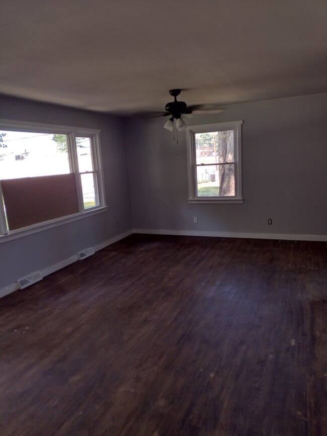 Building Photo - 2525 Deerfield Dr
