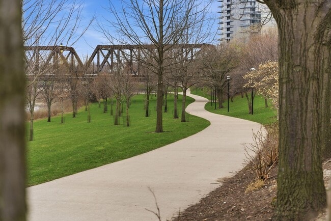 Building Photo - 145 N High St