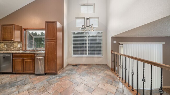 Building Photo - Four bedroom in Gatehouse Village with Fenced Yard and Views!