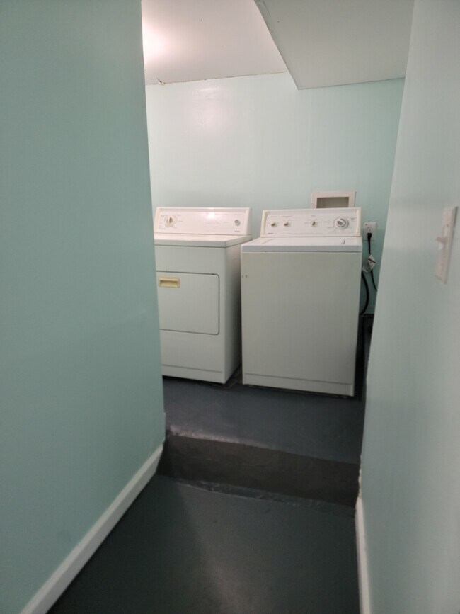 Laundry - 1029 Hillcrest Dr SE